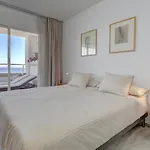 Boulevard 302 * Estepona