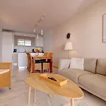 Apartman Boulevard 302 *