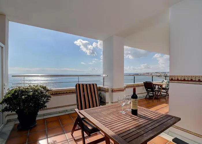 Apartment Boulevard 302 *