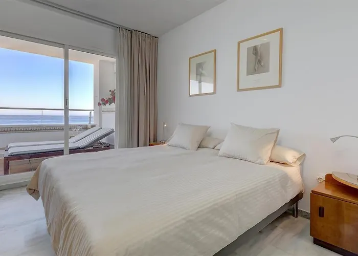 Boulevard 302 * Estepona