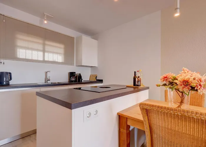 Boulevard 302 * Estepona