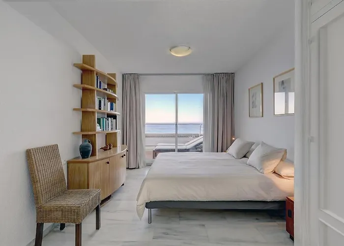 Boulevard 302 * Estepona